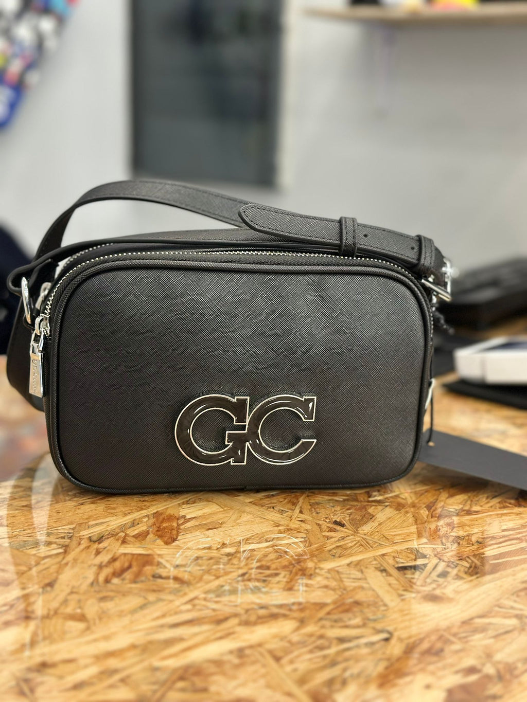 Gio Cellini Borsa Tory con Logo in Rilievo Tono su Tono