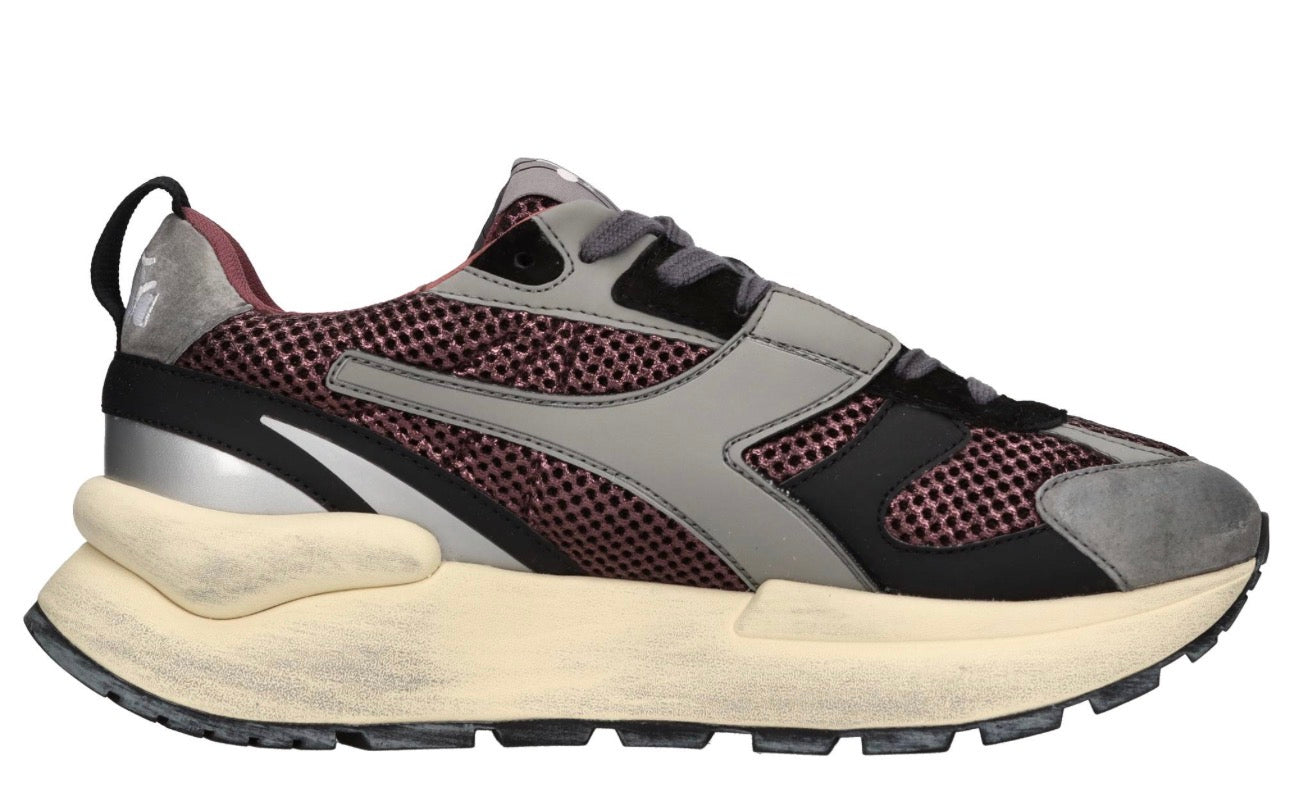 Diadora