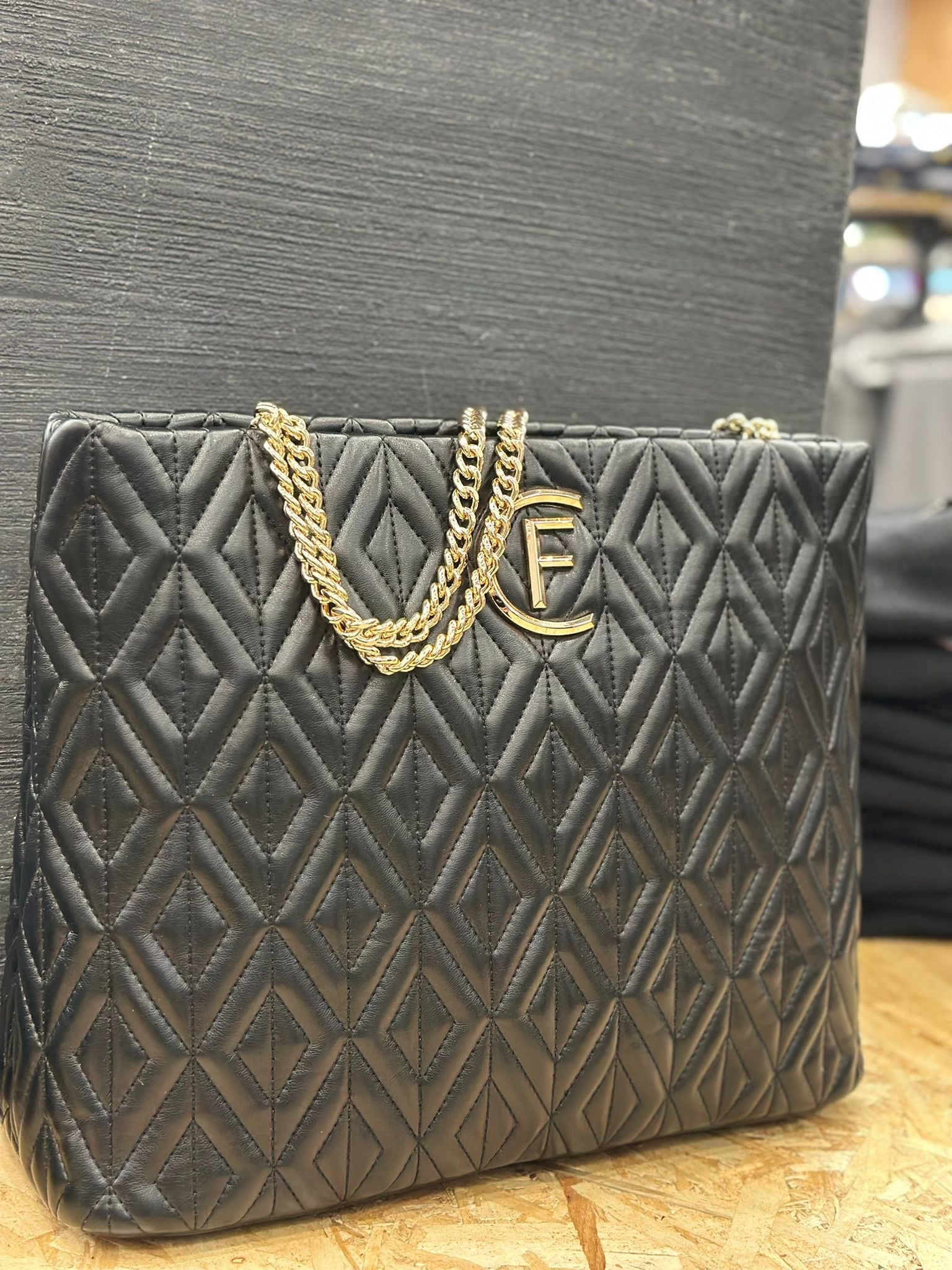 Cristina Effe Borsa con Logo in Rilievo e Tracolla Dorata